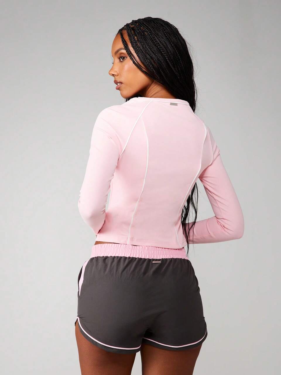 Missguided x Playboy Dopasowany top z długim rękawem i rękawami typu raglan do treningu sportowego