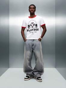 PLAYBOY X SUMWON 男式缩水版赛车俱乐部印花圆领短袖 T 恤，带红色撞色饰边 - 彩色 - 查看 4