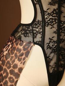 1 قطعة بدلة داخلية من الدانتيل والشبك بطبعة نمر للمقاسات الكبيرة