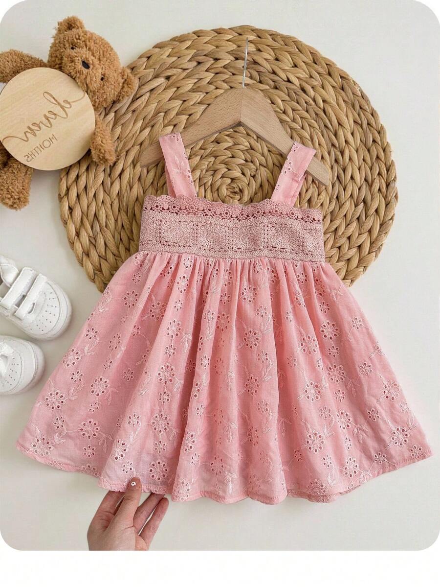 SHEIN 可爱夏季度假粉色花卉刺绣吊带女婴连衣裙 - 粉色 - 查看 1
