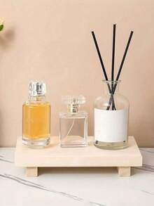 1个木质底座展示凳，适用于浴室厨房水槽，可作肥皂托盘、蜡烛托盘、植物托盘，是浴室和厨房完美的农舍风格装饰。