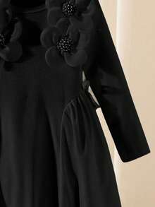 Elladie kids 年轻女孩优雅简约圆领插肩袖高腰修身短款纯色罗纹面料 3D 花卉图案小黑裙返校蝴蝶结装饰连衣裙，适合所有季节 - 黑色 - 查看 5