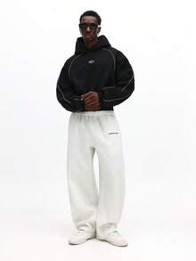 SUMWON 短款套头连帽衫，撞色滚边设计，休闲街头风必备单品，完美叠穿，打造都市时尚风格。 - 黑色 - 查看 3