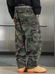 Manfinity EMRG Men's Casual Streetwear Multi-Pocket Embroidered Camouflage Denim Jeans, Perfect Holiday Gift For Boyfriend & Husband Camo Cargos Baggy Cargo Jeans Men Camo Cargo Pants Men Men Cargos Pants - Army Green - View 2