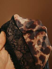 1 قطعة بدلة داخلية من الدانتيل والشبك بطبعة نمر للمقاسات الكبيرة