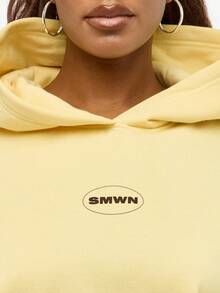 SUMWON WOMEN 街头服饰超大连帽衫黄色柔和色块连帽运动衫，带有文字标志，都市风格现代时尚秋冬分层必备品 - 黃色 - 查看 8