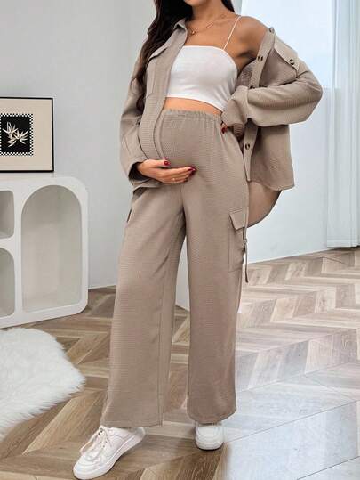 SHEIN 2 件孕妇套装：纯色落肩长袖纽扣衬衫和可调节腰部休闲裤，秋季