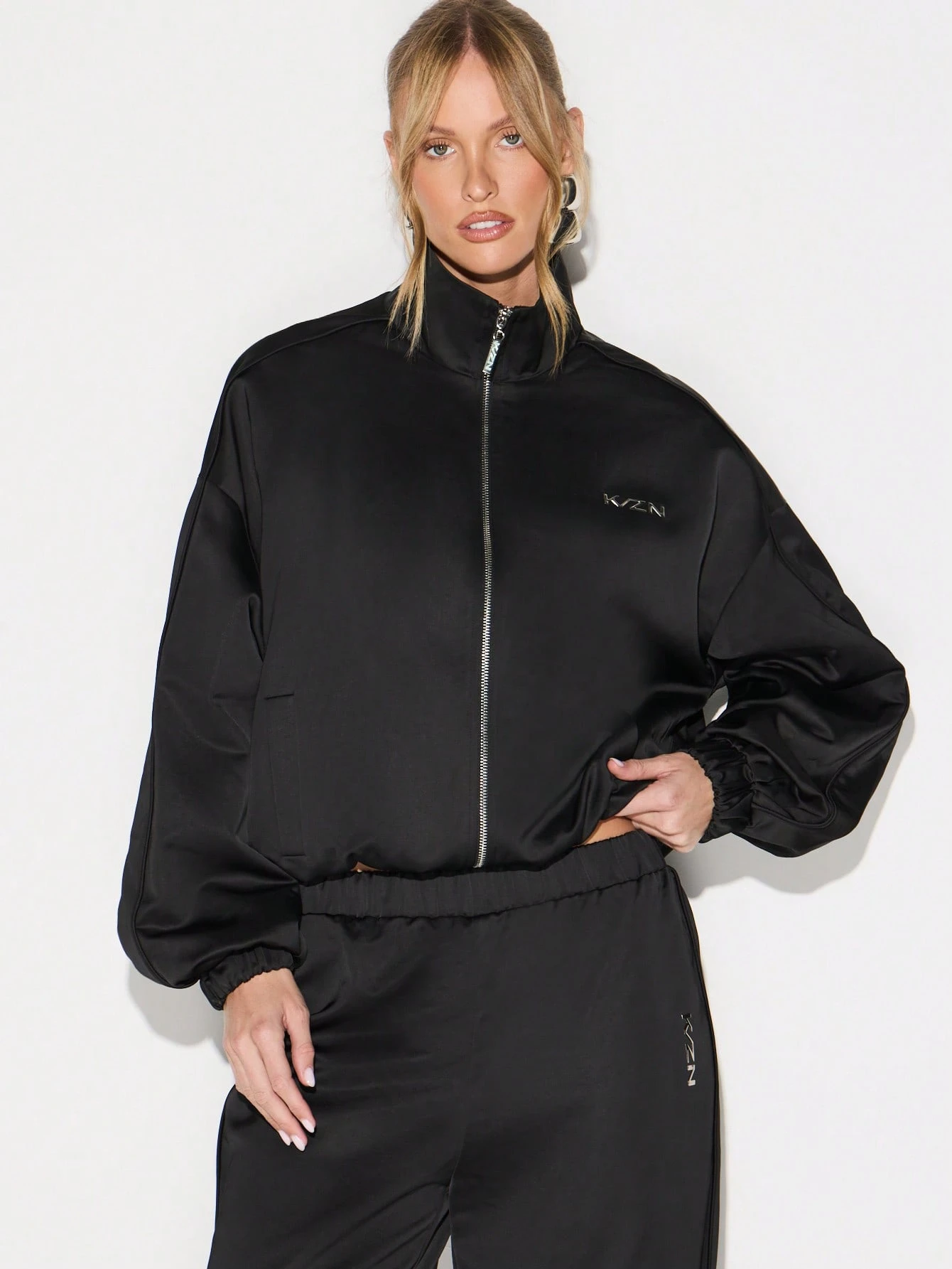 KIZN Chaqueta bomber de satén con puños acanalados