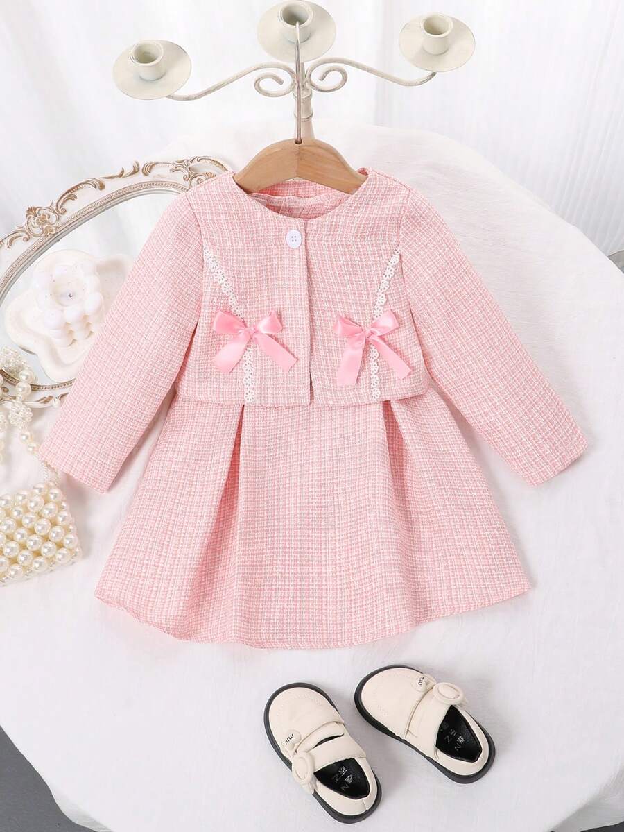 SHEIN Genkimix Kids 2 pièces Ensemble robe sans manches et veste courte en tweed style classique avec dentelle et nœud pour bébé fille. Convient pour les fêtes, Noël, Nouvel An, anniversaire - Rose pâle - Voir 1