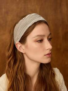 MOTF PREMIUM Diadema ancha plisada en beige - Beis - Ver 5