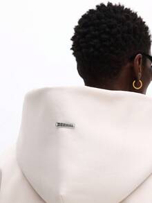 SUMWON 厚重短款全拉链连帽衫，配有抽绳兜帽和中央口袋，带来日常休闲舒适体验 - 卡其色 - 查看 6