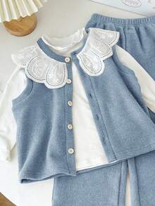 Genkimix Kids 3 件套 Genkimix 女童荷叶边领纯色上衣 + 碎花领装饰休闲纽扣背心 + 纯色直筒裤 - 藍色 - 查看 5
