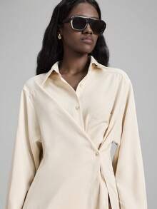 Ontre 2025新款秋冬女装,派对、新年女士衬衫,女士冬季服装,四季皆宜,纯色杏色/米色,长袖,宽松版型,梭织面料,不对称设计,时尚百搭,女士办公室/工作服,万圣节、圣诞节,都市时尚,优雅,纽扣,前开襟,女士衬衫,女士上衣,休闲装,商务休闲装,通勤装,舒适简约,时尚百搭女式衬衫 - 卡其色 - 查看 7