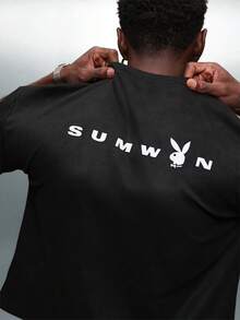 PLAYBOY X SUMWON 宽松版型绒面革 T 恤，背部有大印花，休闲街头风格短袖圆领上衣 - 黑色 - 查看 1