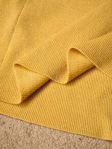 MOTF PREMIUM 别致不对称领口金属扣装饰长袖毛衣裙，秋冬 - 黃色 - 查看 10