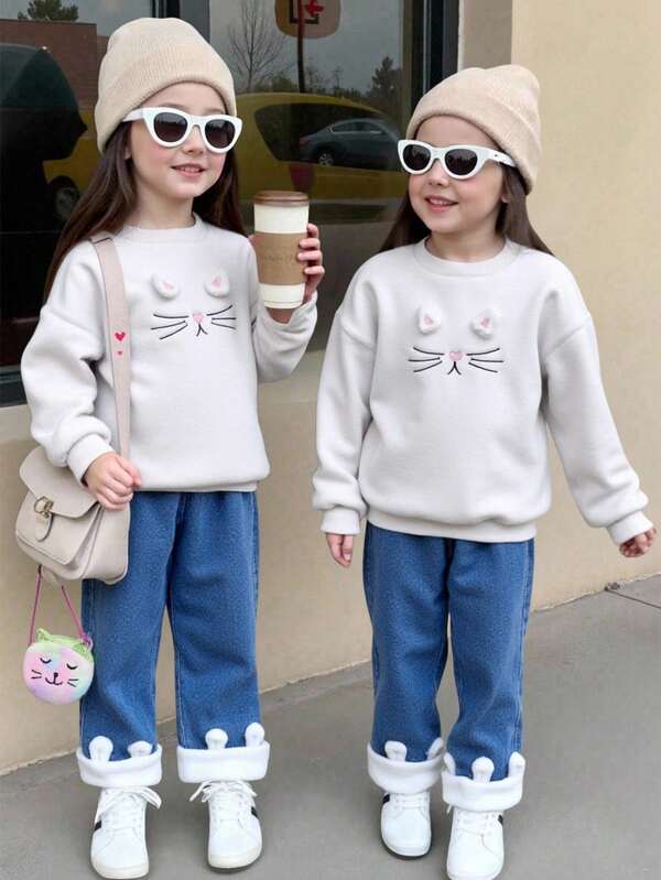 2 件幼儿女童舒适休闲毛绒高领刺绣耳饰长袖上衣和牛仔裤套装，适合秋冬日常穿着