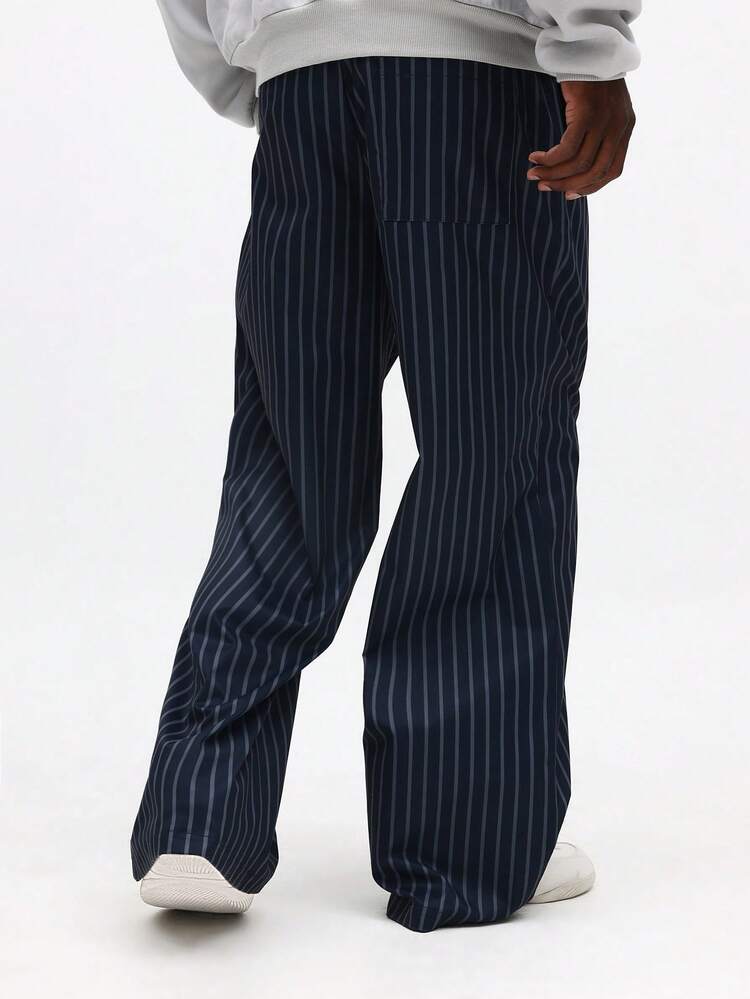 편안한 핏의 네이비 핀스트라이프 와이드 레그 팬츠