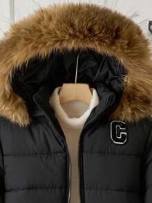 SHEIN Explorewe Manteau rembourré épais à capuche décontracté pour filles, col en fourrure marron, logo brodé sur la poitrine, poignets et ourlet côtelés, poches en biais, convient pour le shopping, la promenade, l'école, les déplacements, les voyages, peut être associé à des pulls, manches longues, pantalons