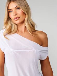 MISSGUIDED Off Shoulder Pleated Blouse With Asymmetric Neckline For Spring Summer Occasions - White - View 4