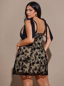 SHEIN BAE 大码女式黑色植绒迷你连衣裙 - 黑色 - 查看 1