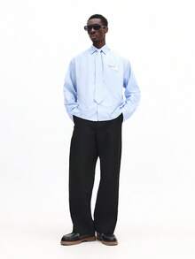 Bộ áo sơ mi công sở dài tay dáng rộng kẻ sọc dọc SUMWON kèm cà vạt cùng màu, thích hợp cho trang phục công sở chuyên nghiệp. - Xanh và trắng - Xem 3