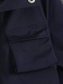 SHEIN Czarny płaszcz z kapturem dla chłopca, ciepły i wygodny ubiór odpowiedni dla chłopców w wieku 4-7 lat na jesień, wiosnę i zimę. Kurtka nadaje się do noszenia na zewnątrz, w szkole i w domu