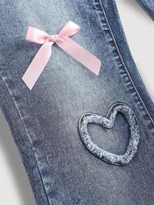 SHEIN Girlism 少女Y2K时尚水洗爱心刺绣图案高腰喇叭牛仔裤，配可爱蝴蝶结，秋季街头风，T恤，秋冬街头风，返校季，圣诞节万圣节装扮，适合上学、居家和旅行，刺绣牛仔裤 - 深色水洗藍 - 查看 3