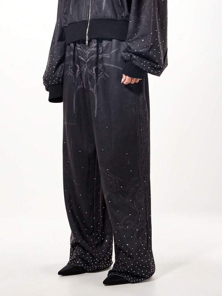 SUMWON WOMEN 가시 패턴의 라인스톤 그래픽 조거 팬츠