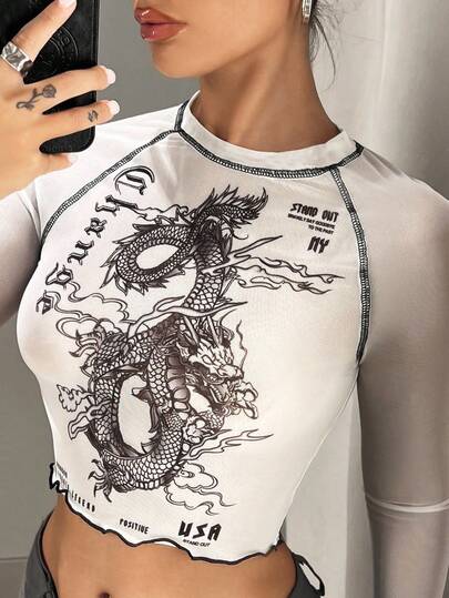SHEIN ICON Blusa corta blanca con mangas raglán, adornos de puntada y recorte de lechuga, con gráfico de dragón chino y letras
