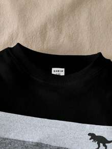 SHEIN Genkimix Kids 1pc Young Boy Casual Sports Streetwear Cute Dinosaur Print Patchwork Sweatshirt, Suitable For Daily Wear, School, Outings, Sports, Spring/Summer. Provides Multiple Matching Options For S, Increasing The Diversity Of Combinations. The Overall Design Is Simple And Generous, Comfortable And Fashionable To Wear. - Multicolor - View 4