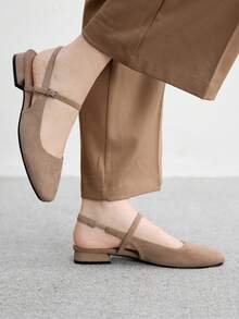 CUCCOO BIZCHIC 女士杏仁头露跟平底鞋，粗跟，简约设计，通勤和日常穿着皆宜 - 杏色 - 查看 5