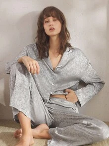 Ocili 缎面提花极简抽象舒适翻领长袖上衣和裤子女士睡衣套装，时尚秋季睡衣，秋冬服装 - 卡其色 - 查看 2