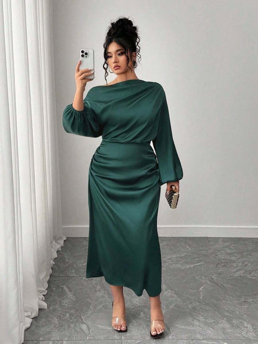 SHEIN PETITE CURVE 加大码女式缎面不对称荷叶边领口不对称肩部褶皱腰部修身 A 字形连衣裙 - 軍綠色 - 查看 1