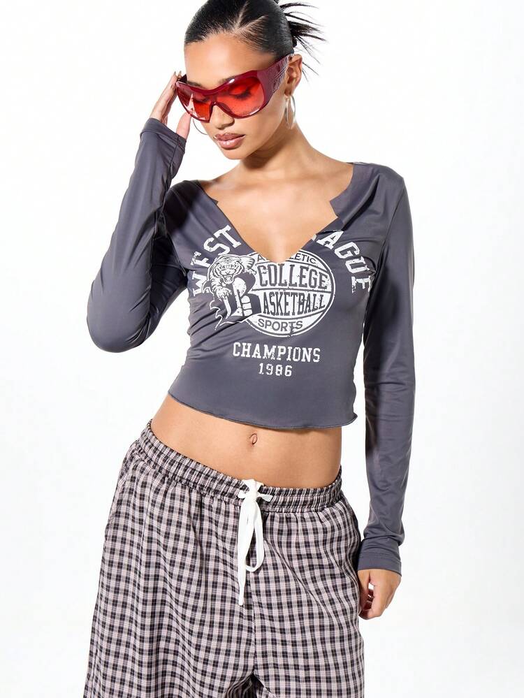 SUMWON WOMEN Long Sleeve Graphic V Neck Crop Top