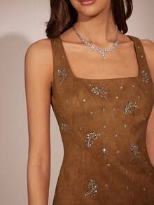 Enchnt Vestido mini sin mangas de ante marrón caramelo con elegantes adornos de flores de strass brillantes, es elegante y con estilo, perfecto para fiestas, citas, vacaciones, graduaciones, la oficina, salidas, Halloween, Navidad y otras ocasiones. Es una opción ideal para vestidos de otoño, conjuntos de otoño, trajes de otoño, carnavales y celebraciones de Año Nuevo para mujeres. - Marrón - Ver 6