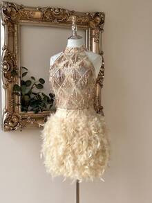 Lovelzi 优雅香槟色串珠刺绣手工钻石羽毛装饰短款露背鸡尾酒礼服 - 杏色 - 查看 1