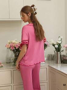 Snug Reverie 女士热粉色波浪纹理双层荷叶边领上衣和裤子睡衣套装，休闲装