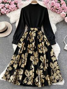 Franclia Robe d'automne pour femmes à manches longues, col en V, taille cintrée, avec imprimé floral doré sur le bas, style mode et polyvalent - Noir - Voir 2