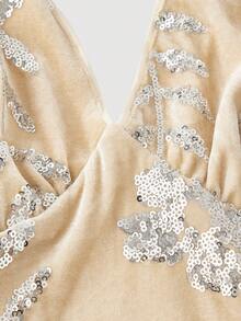 SHEIN MOD 女士丝绒亮片刺绣吊带连衣裙，女士冬季连衣裙，圣诞派对连衣裙，新年连衣裙，感恩节连衣裙，优雅派对连衣裙，亮片连衣裙，圣诞连衣裙，毕业典礼连衣裙，女士奢华晚礼服，新年夜连衣裙 - 杏色 - 查看 5