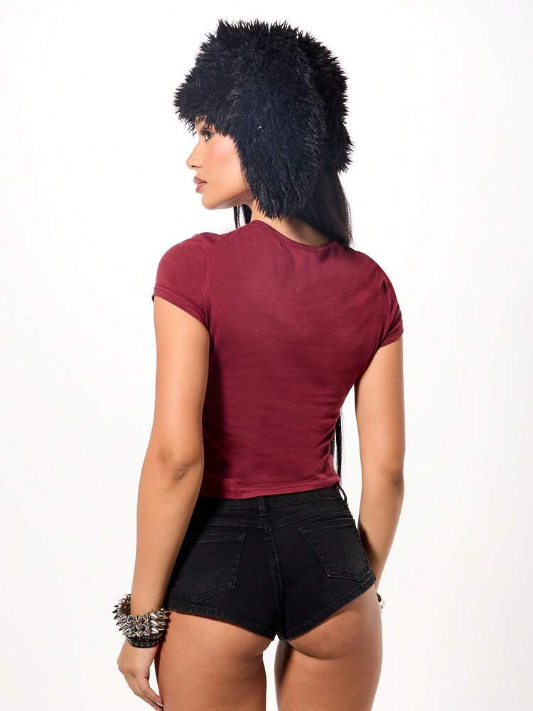 SUMWON WOMEN 骸骨プリントスローガンのフィットクロップベビーTシャツ、バーガンディー半袖トップ