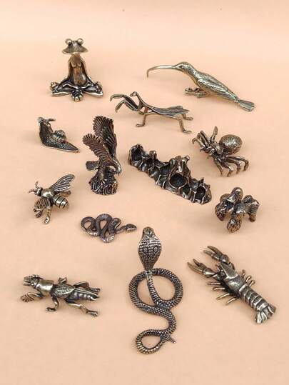 Vintage Tea Pet Ornaments – Brass-Colored Mini Carved Model Decorative Crafts (Crayfish, Snail, Bee, Mantis, Mole Cricket, Snake, Cobra, Spider, Magpie, Meditating Frog, Mini Rockery, Gorilla, Eagle Catching Snake, Dragon Tortoise, Pixiu, Scorpion, Cricket, Beetle, Ladybug, Bullfighting Ox, Wild Ox, Deer, Large Crab, Large Lobster); Suitable For Home Studies, Offices, Tea Table Decoration & Collection