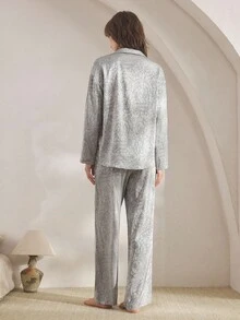 Ocili 缎面提花极简抽象舒适翻领长袖上衣和裤子女士睡衣套装，时尚秋季睡衣，秋冬服装 - 卡其色 - 查看 3