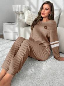 SHEIN 女士小熊图案极简日常圆领上衣和裤子睡衣套装 棕色睡衣套装 棕色睡衣套装 长袖家居服套装 配套家居服套装 咖啡色睡衣，冬季服装 - 棕色 - 查看 3