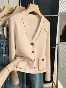 Franclia 女式休闲纯色插肩袖修身长袖撞色边 V 领金属纽扣口袋针织开衫 - 卡其色 - 查看 1