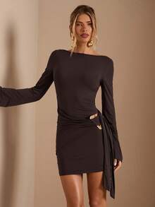 SHEIN BAE Đầm ôm sát cơ thể ngắn tay cổ tròn màu nâu trơn, hở lưng gợi cảm, thích hợp cho các buổi đi chơi thường ngày, mặc nhiều lớp, sự kiện, tiệc tùng, hẹn hò lãng mạn, Halloween, Giáng sinh - màu nâu - Xem 5