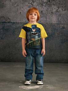 BATMAN X SHEIN 85th 男童时尚卡通英雄印花休闲短袖T恤，夏季 - 黃色 - 查看 5