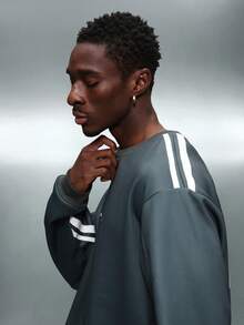 PLAYBOY X SUMWON 常规版型长袖圆领运动衫，胸前印有小标志，适合日常休闲穿着 - 綠色 - 查看 4