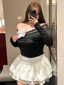 Flirla 大码女式优雅露肩网眼拼接领口 3D 花卉性感拼接 T 恤，女式上衣，纯色，秋冬，春季，约会，日常 - 黑色 - 查看 4