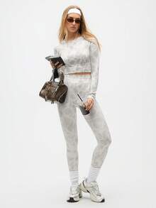 SHEIN Sports Set sportivo da donna composto da top corto e leggings senza cuciture con stampa tie-dye, set di abbigliamento attivo senza cuciture da donna, set da 2 pezzi - Bianco - Visualizzare 4