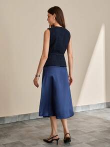 CLARA VERO Set vestă din tweed lurex bleumarin și fustă midi din satin, un costum elegant din două piese pentru femei | Costume de designer de lux | Vestă din tweed strălucitor cu curea și nasturi | Fustă midi clasică din satin bleumarin | Moda feminină 2025 - Albastru marin - Vizualizare 3